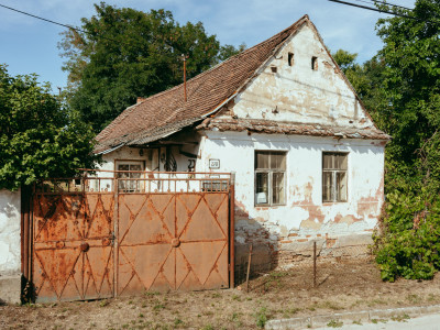 REZERVOVANÉ: Pozemok so starým vidieckym domom v obci Smolinské