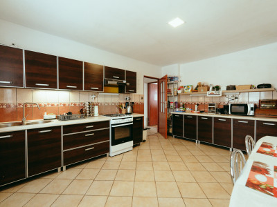 6-IZBOVÝ TEHLOVÝ DOM (NOVÁ STRECHA, KOTOL A SIETE)