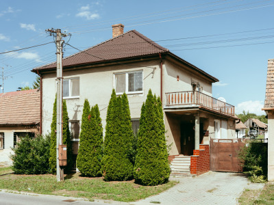6-IZBOVÝ TEHLOVÝ DOM (NOVÁ STRECHA, KOTOL A SIETE)