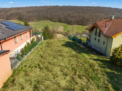 Stavebný pozemok s rozlohou 1758 m² v obci Lošonec.