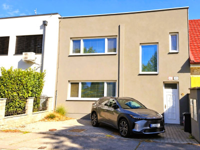 PREDAJ: 5 IZBOVÝ RODINNÝ DOM - 405 M2 POZEMOK - BRATISLAVA - NOVÉ MESTO