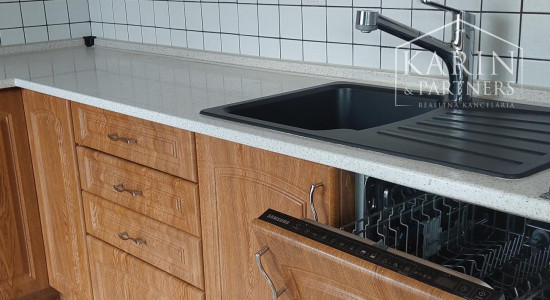 Vajnory - 3 izbový byt s loggiou, pivnicou  a parkovaním