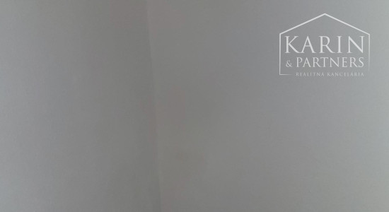 Vajnory - 3 izbový byt s loggiou, pivnicou  a parkovaním