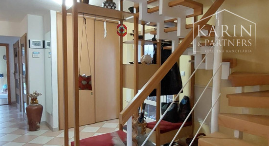 Rodinný dom s atmosférou  - 5 izieb, záhrada, bazén, parkovanie