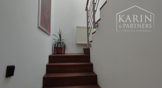 5-izbový rodinný dom s hosťovským bytom v centre Ivanky pri Dunaji