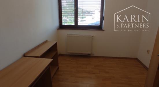 5-izbový rodinný dom s hosťovským bytom v centre Ivanky pri Dunaji