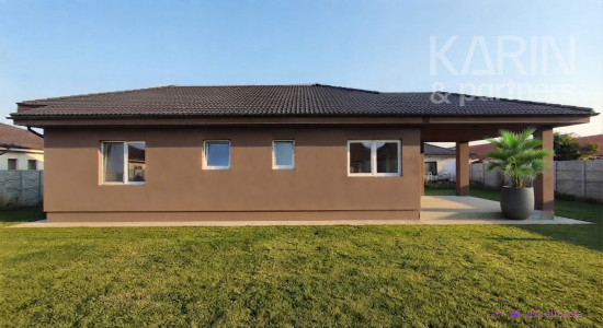 Priestranný 4-izbový dom s garážou, 2 kúpeľňami a nízkymi nákladmi, Nové Zámky