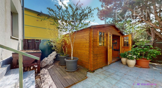 NA PREDAJ: 3-izbový byt s terasou a balkónom v pokojných Hubiciach