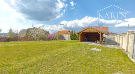 Slnečný stavebný pozemok pre rodinný dom v meste Holíč