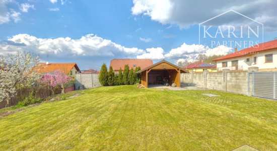 Slnečný stavebný pozemok pre rodinný dom v meste Holíč