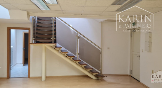 Prenájom – nebytové priestory - kancelárie 177m2 a 58m2 v historickej budove na Obchodnej ul. - Staré mesto– TOP PONUKA!