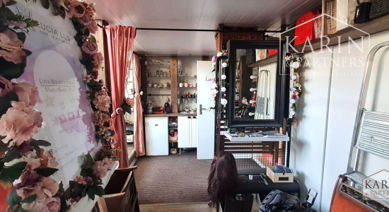 Prenájom / odstúpenie – ateliér / salón krásy s bývaním, Ružinov (BA II)