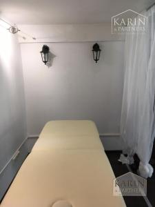 Prenájom / odstúpenie – ateliér / salón krásy s bývaním, Ružinov (BA II)