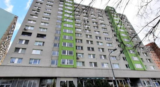 PREDANÝ  : NA PREDAJ - GARSÓNKA DE LUXE - BRATISLAVA - PETRŽALKA - MLYNAROVIČOVÁ