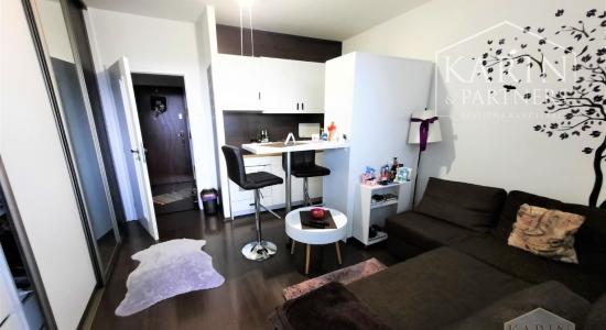 PREDANÝ  : NA PREDAJ - GARSÓNKA DE LUXE - BRATISLAVA - PETRŽALKA - MLYNAROVIČOVÁ