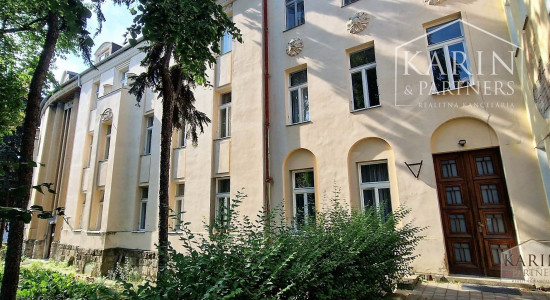 Štýlový  3 izbový priestor na bývanie alebo podnikanie na lukratívnej adrese Bratislavy – Palisády, Godrova ul.