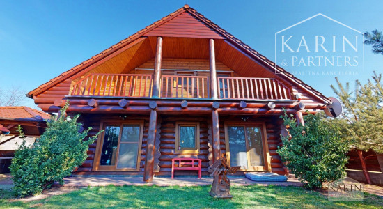 Predaj – Atraktívny zrubový rodinný dom s osobitou atmosférou - Devínska Nová Ves. BA IV- TOP PONUKA !