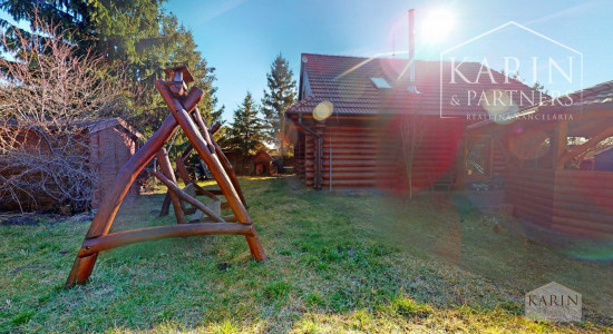 Predaj – Atraktívny zrubový rodinný dom s osobitou atmosférou - Devínska Nová Ves. BA IV- TOP PONUKA !