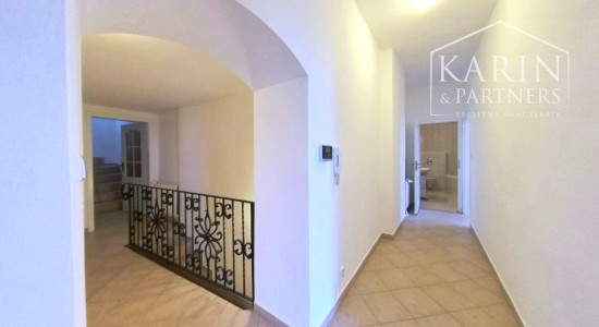 Predaj - Rodinný dom na Hradnom kopci - Investičná príležitosť - BA I