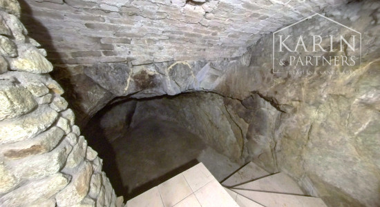 Predaj - Rodinný dom na Hradnom kopci - Investičná príležitosť - BA I