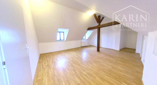 Predaj - Rodinný dom na Hradnom kopci - Investičná príležitosť - BA I