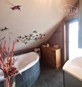 Predaj – Atraktívny zrubový rodinný dom s osobitou atmosférou - Devínska Nová Ves. BA IV- TOP PONUKA !