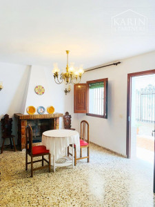 PREDAJ POZASTAVENÝ (PREBIEHA KOMPLETNÁ REKONŠTRUKCIA) : INVESTIČNÝ RODINNÝ DOM S TERASOU A VÝHĽADOM NA MORE – ŠPANIELSKO – LA HERRADURA