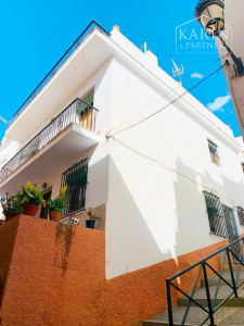 PREDAJ POZASTAVENÝ (PREBIEHA KOMPLETNÁ REKONŠTRUKCIA) : INVESTIČNÝ RODINNÝ DOM S TERASOU A VÝHĽADOM NA MORE – ŠPANIELSKO – LA HERRADURA