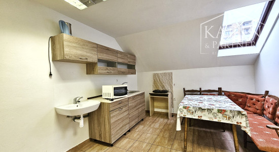 NA PREDAJ POLYFUNKČNÁ BUDOVA V SRDCI MESTA HOLÍČ