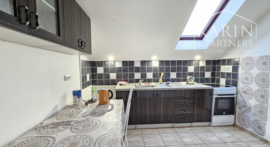 NA PREDAJ POLYFUNKČNÁ BUDOVA V SRDCI MESTA HOLÍČ