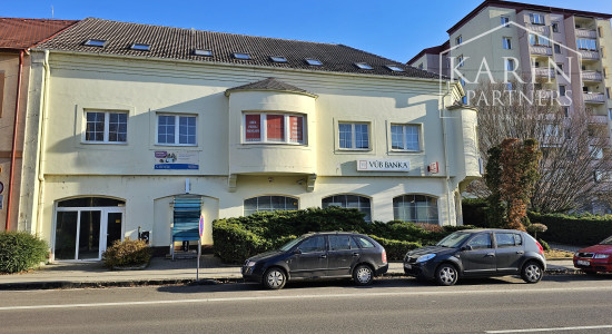 NA PREDAJ POLYFUNKČNÁ BUDOVA V SRDCI MESTA HOLÍČ