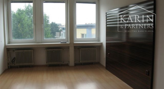 Prenájom klimat. kancelária 22 m2, Pluhová ul., BA III., Nové Mesto.