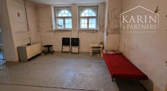 Štýlový  3 izbový priestor na bývanie alebo podnikanie na lukratívnej adrese Bratislavy – Palisády, Godrova ul.