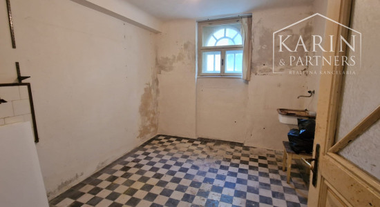 Štýlový  3 izbový priestor na bývanie alebo podnikanie na lukratívnej adrese Bratislavy – Palisády, Godrova ul.