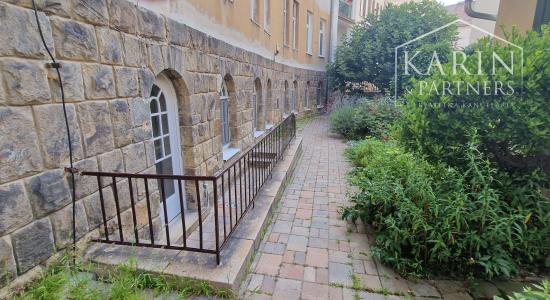 Štýlový  3 izbový priestor na bývanie alebo podnikanie na lukratívnej adrese Bratislavy – Palisády, Godrova ul.