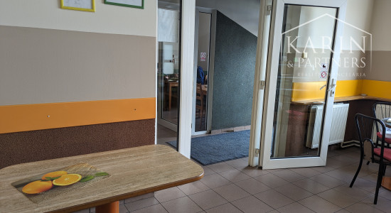 Budova – polyfunkčný objekt na pešej zóne v centre mesta SENEC