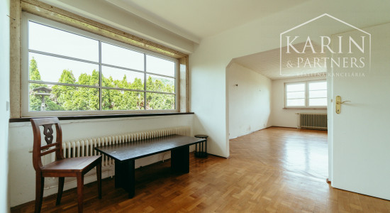 Pozerajte z okna priamo na hrad - na predaj pozemok s rodinným domom v nádhernom prostredí pod Hradom Schlossberg v Hainburgu.