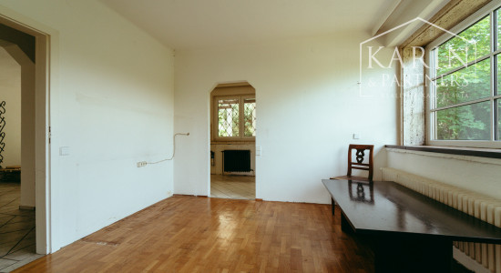 Pozerajte z okna priamo na hrad - na predaj pozemok s rodinným domom v nádhernom prostredí pod Hradom Schlossberg v Hainburgu.