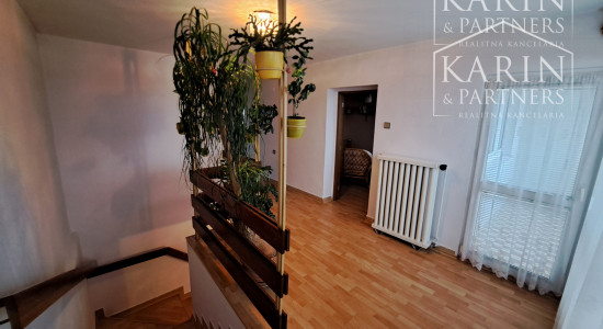 NA PREDAJ 4 IZBOVÝ RODINNÝ DOM S GARÁŽOU A BAZÉNOM V SENCI