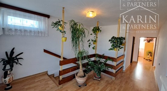 NA PREDAJ 4 IZBOVÝ RODINNÝ DOM S GARÁŽOU A BAZÉNOM V SENCI