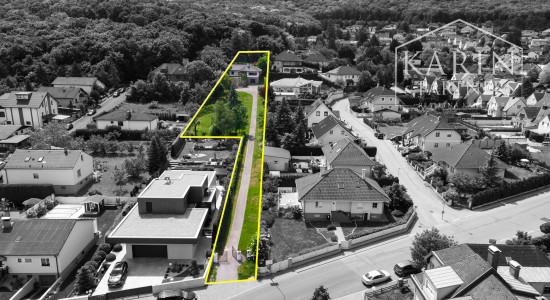 Pozerajte z okna priamo na hrad - na predaj pozemok s rodinným domom v nádhernom prostredí pod Hradom Schlossberg v Hainburgu.