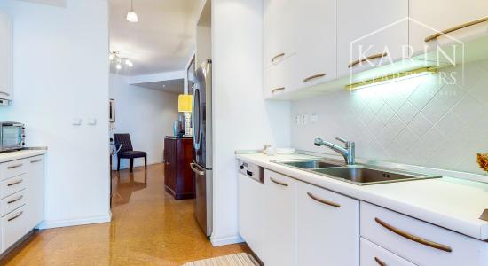 NA PREDAJ VEĽKOMETRÁŽNY ŠTVORIZBOVÝ BYT S DVOMI BALKÓNMI V TRENČIANSKYCH TEPLICIACH