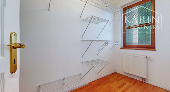 NA PREDAJ VEĽKOMETRÁŽNY ŠTVORIZBOVÝ BYT S DVOMI BALKÓNMI V TRENČIANSKYCH TEPLICIACH