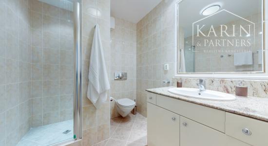 NA PREDAJ VEĽKOMETRÁŽNY ŠTVORIZBOVÝ BYT S DVOMI BALKÓNMI V TRENČIANSKYCH TEPLICIACH