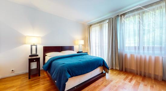 NA PREDAJ VEĽKOMETRÁŽNY ŠTVORIZBOVÝ BYT S DVOMI BALKÓNMI V TRENČIANSKYCH TEPLICIACH