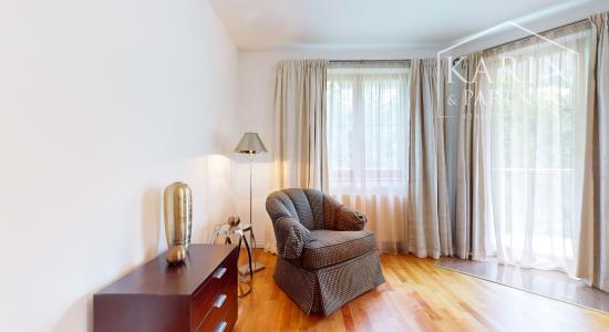 NA PREDAJ VEĽKOMETRÁŽNY ŠTVORIZBOVÝ BYT S DVOMI BALKÓNMI V TRENČIANSKYCH TEPLICIACH