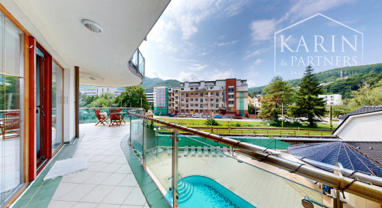 NA PREDAJ VEĽKOMETRÁŽNY ŠTVORIZBOVÝ BYT S DVOMI BALKÓNMI V TRENČIANSKYCH TEPLICIACH