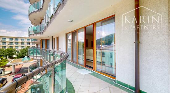 NA PREDAJ VEĽKOMETRÁŽNY ŠTVORIZBOVÝ BYT S DVOMI BALKÓNMI V TRENČIANSKYCH TEPLICIACH