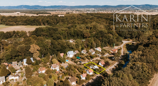 Chata pri Lábskom jazere neďaleko Bratislavy s možnosťou celoročného využitia