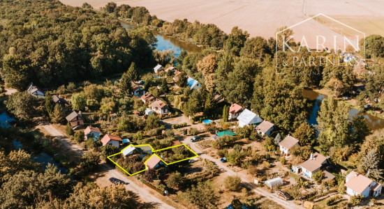 Chata pri Lábskom jazere neďaleko Bratislavy s možnosťou celoročného využitia